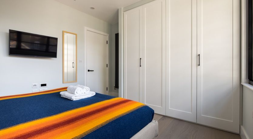 Photo of Chills Of The Square