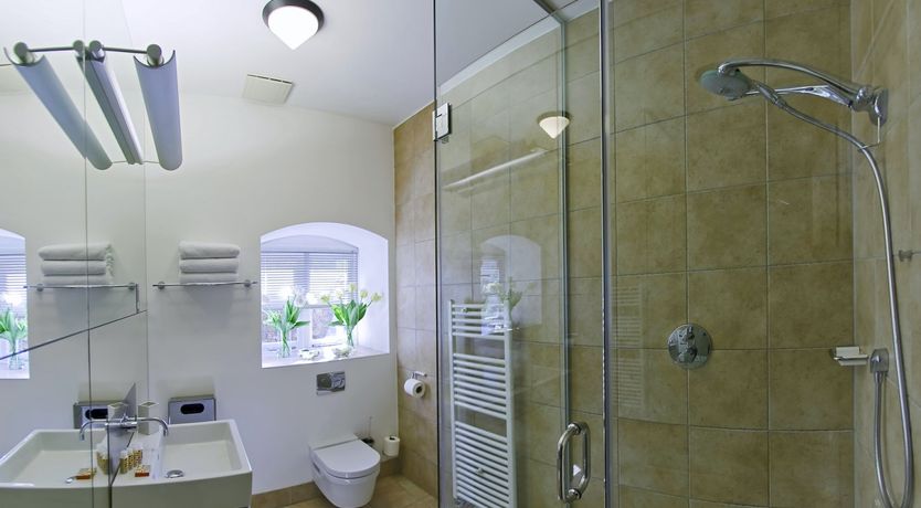 Photo of Court Suite