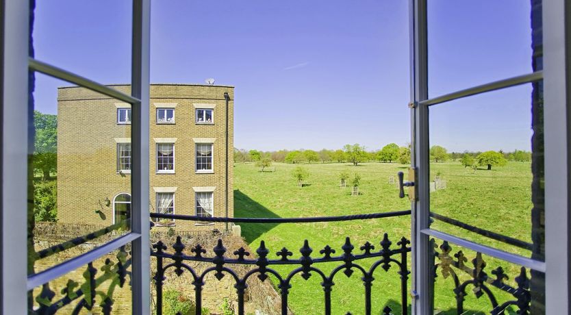 Photo of Court Suite