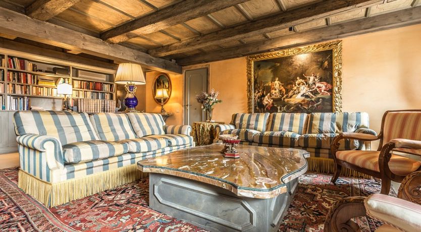 Photo of Masque Ball