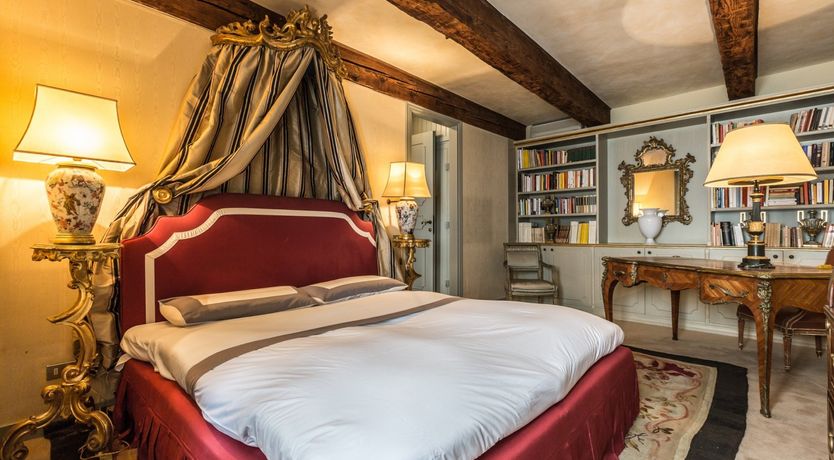 Photo of Masque Ball