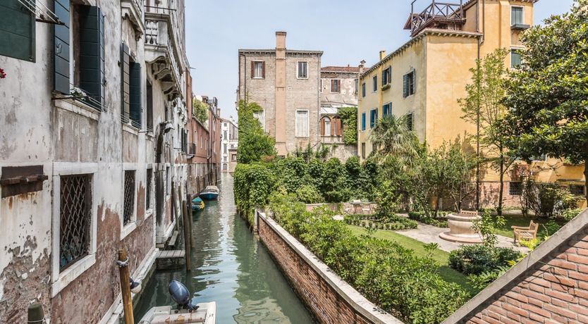 Photo of Masque Ball