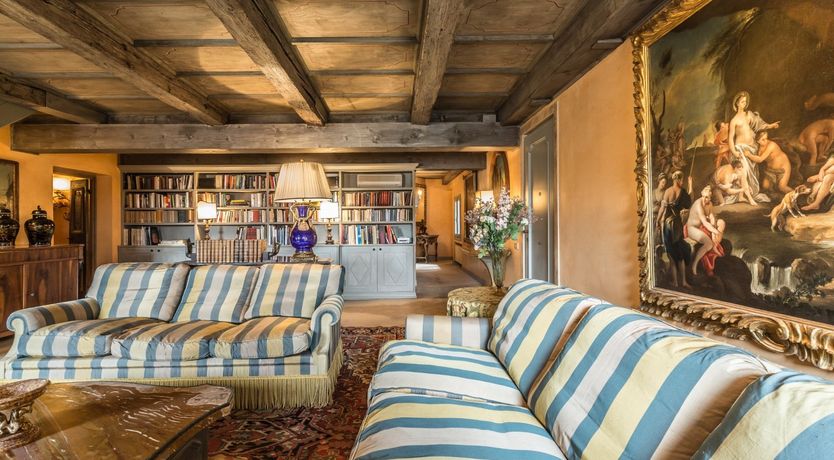 Photo of Masque Ball