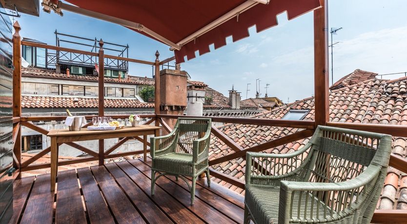 Photo of Masque Ball