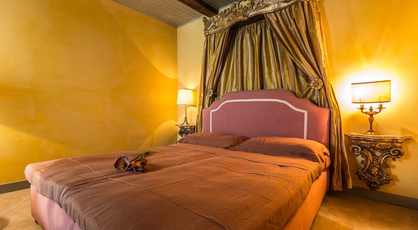 Photo of Masque Ball