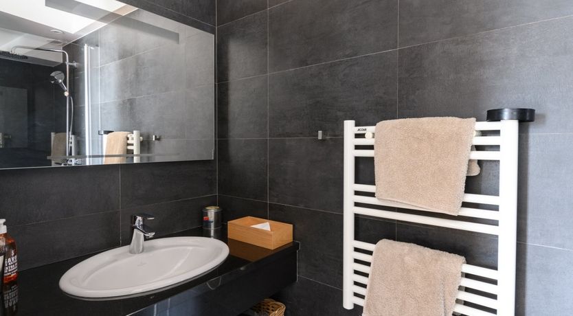 Photo of Les Deux Anglaises