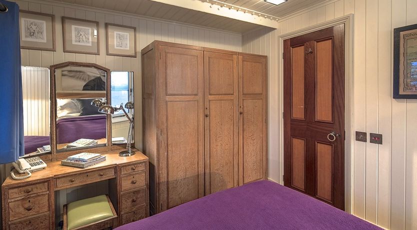 Photo of The Harpy Houseboat