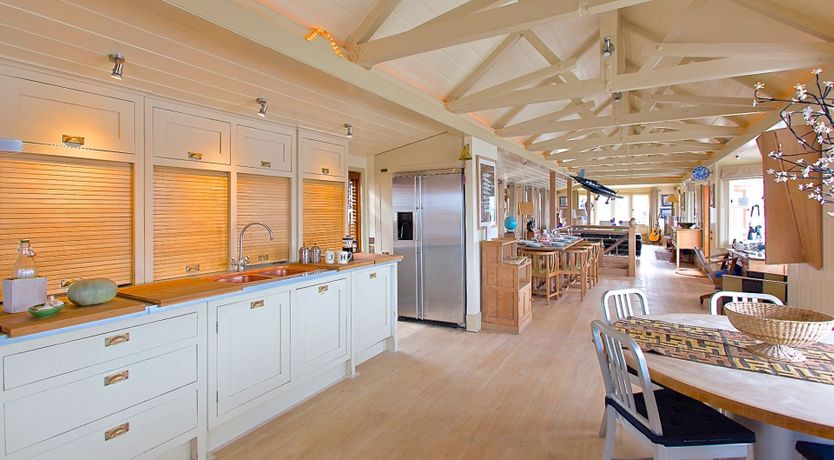 Photo of The Harpy Houseboat