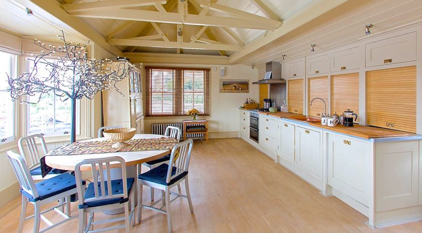 Photo of The Harpy Houseboat