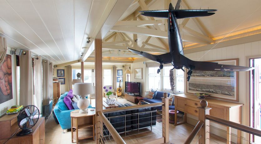 Photo of The Harpy Houseboat