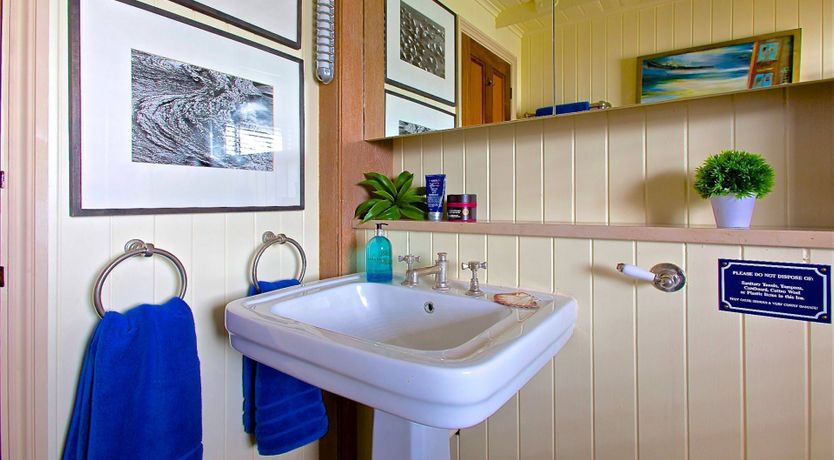 Photo of The Harpy Houseboat