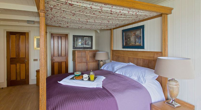 Photo of The Harpy Houseboat