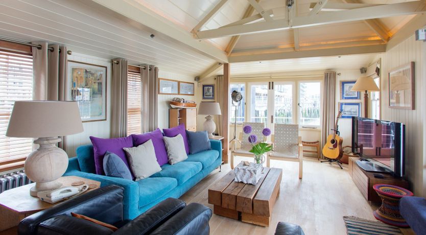 Photo of The Harpy Houseboat