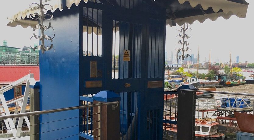 Photo of The Harpy Houseboat