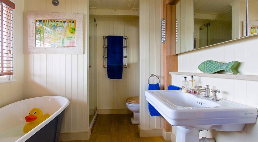 Photo of The Harpy Houseboat