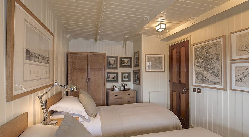 Photo of The Harpy Houseboat