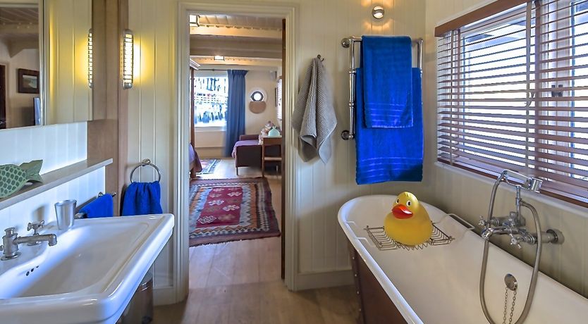 Photo of The Harpy Houseboat