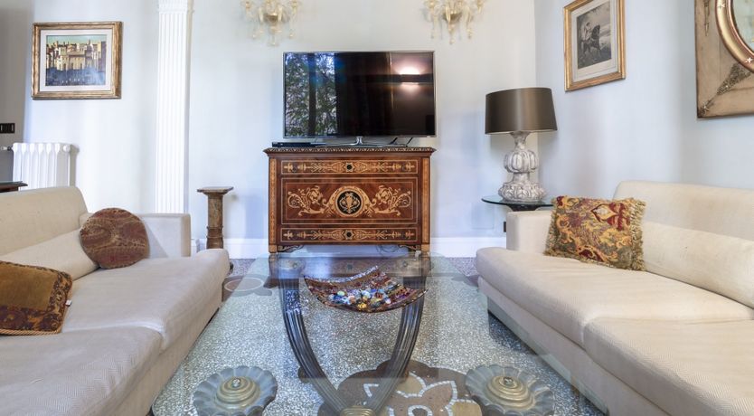 Photo of Glass Bonbon