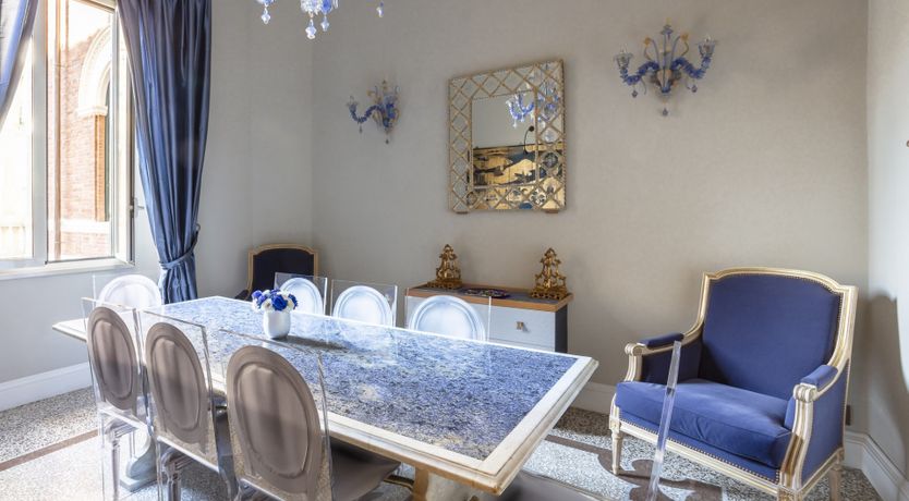 Photo of Glass Bonbon