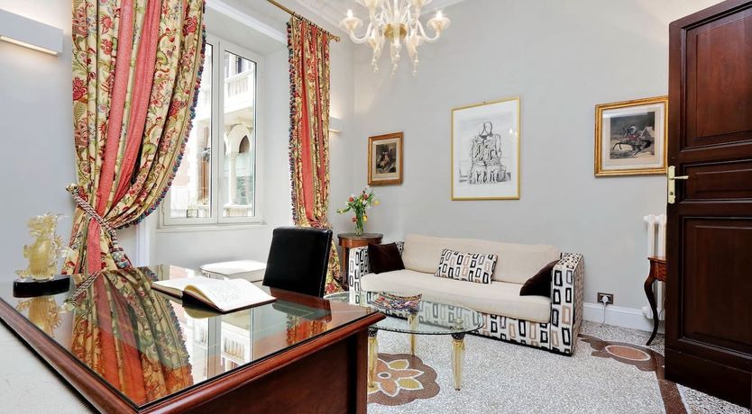 Photo of Glass Bonbon