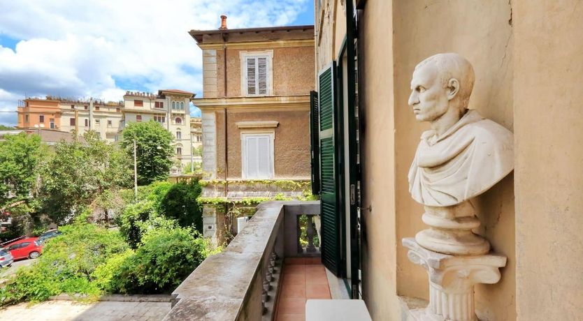 Photo of Glass Bonbon