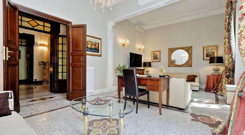 Photo of Glass Bonbon