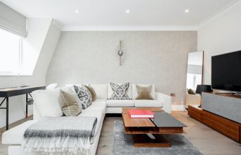 Mayfair Mews Suite III Apartment