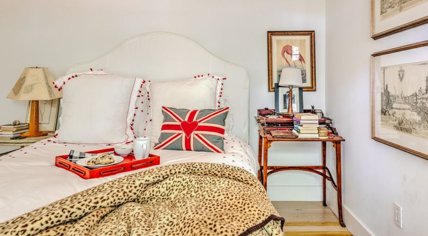 Photo of Sunflowers & Wisteria