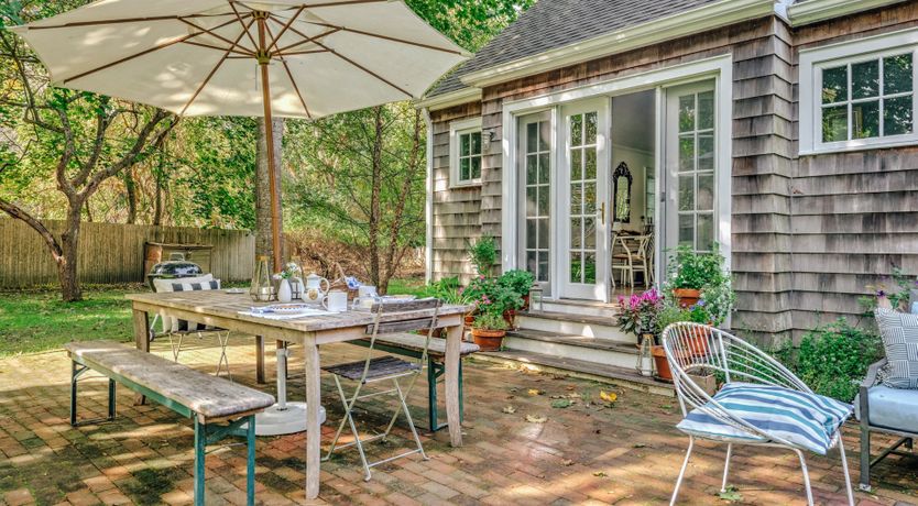 Photo of Sunflowers & Wisteria