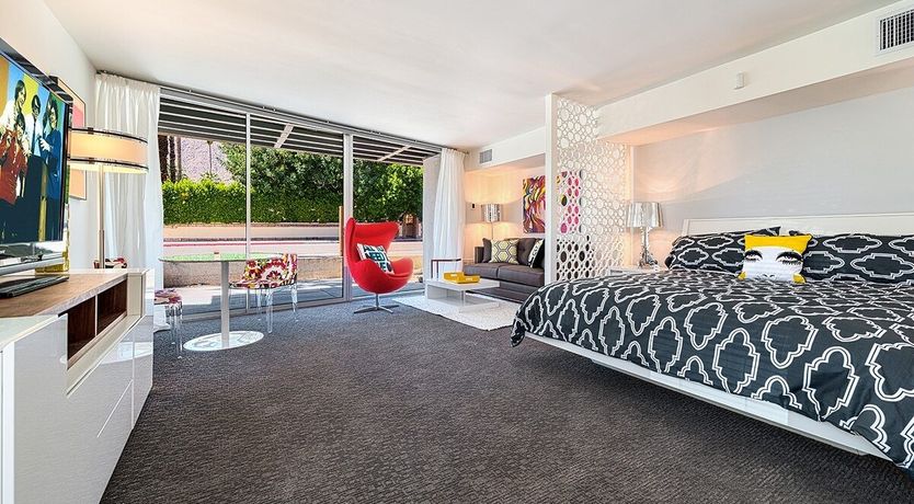 Photo of Diamond In A Rhinestone World