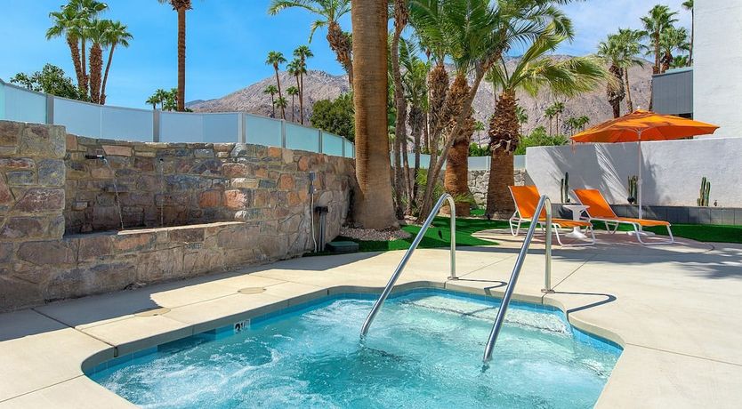 Photo of Diamond In A Rhinestone World