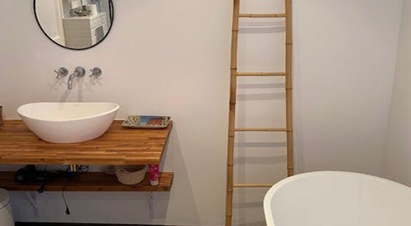 Photo of The Portrait Artist