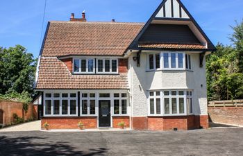 Greenlawns Holiday Cottage