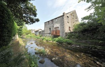 A River Runs By Holiday Cottage