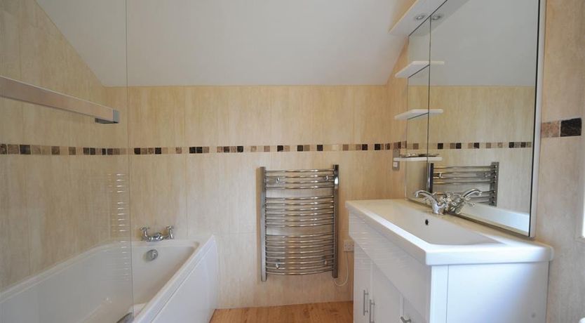 Photo of Lakefield Cottage