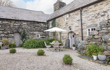 Bwthyn Canol Holiday Cottage