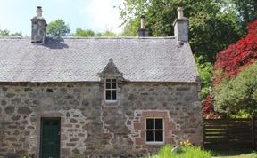 Photo of North Mains Cottage - Craigievar Castle