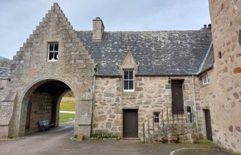 Courtyard Cottage - Drum Castle Holiday Cottage