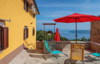 Elija Holiday Home