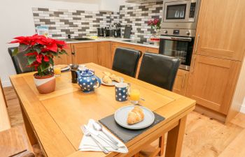 Macaw Cottages, No. 4A Holiday Cottage