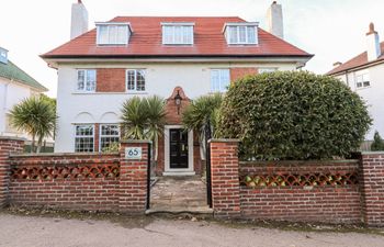 Yardley Manor Holiday Cottage