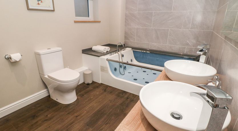 Photo of 1 Town Head