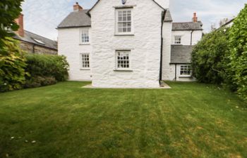 Great Western Farmhouse Holiday Cottage