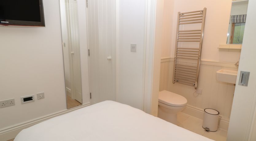 Photo of 2 Garden Apartment