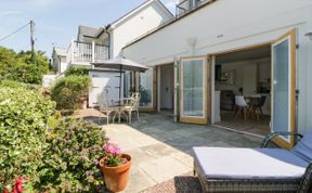 Photo of 2 Garden Apartment