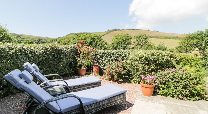 Photo of 2 Garden Apartment