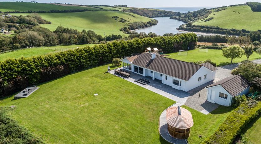 Photo of Marina Views, Kinsale , sleeps 20 guests 