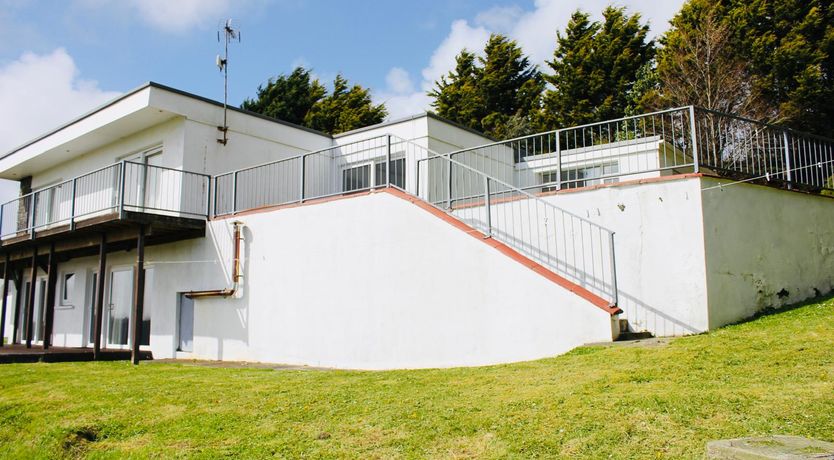 Photo of The Waterfront House 9 Mins drive to Kinsale sleeps 16 guests