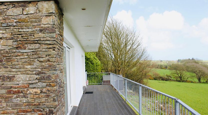 Photo of The Waterfront House 9 Mins drive to Kinsale sleeps 16 guests