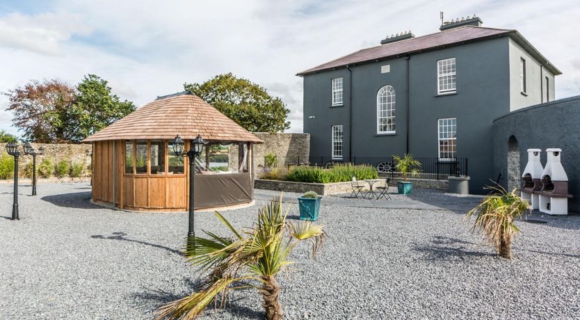 Photo of Ballywilliam House, sleeps 32 guests 